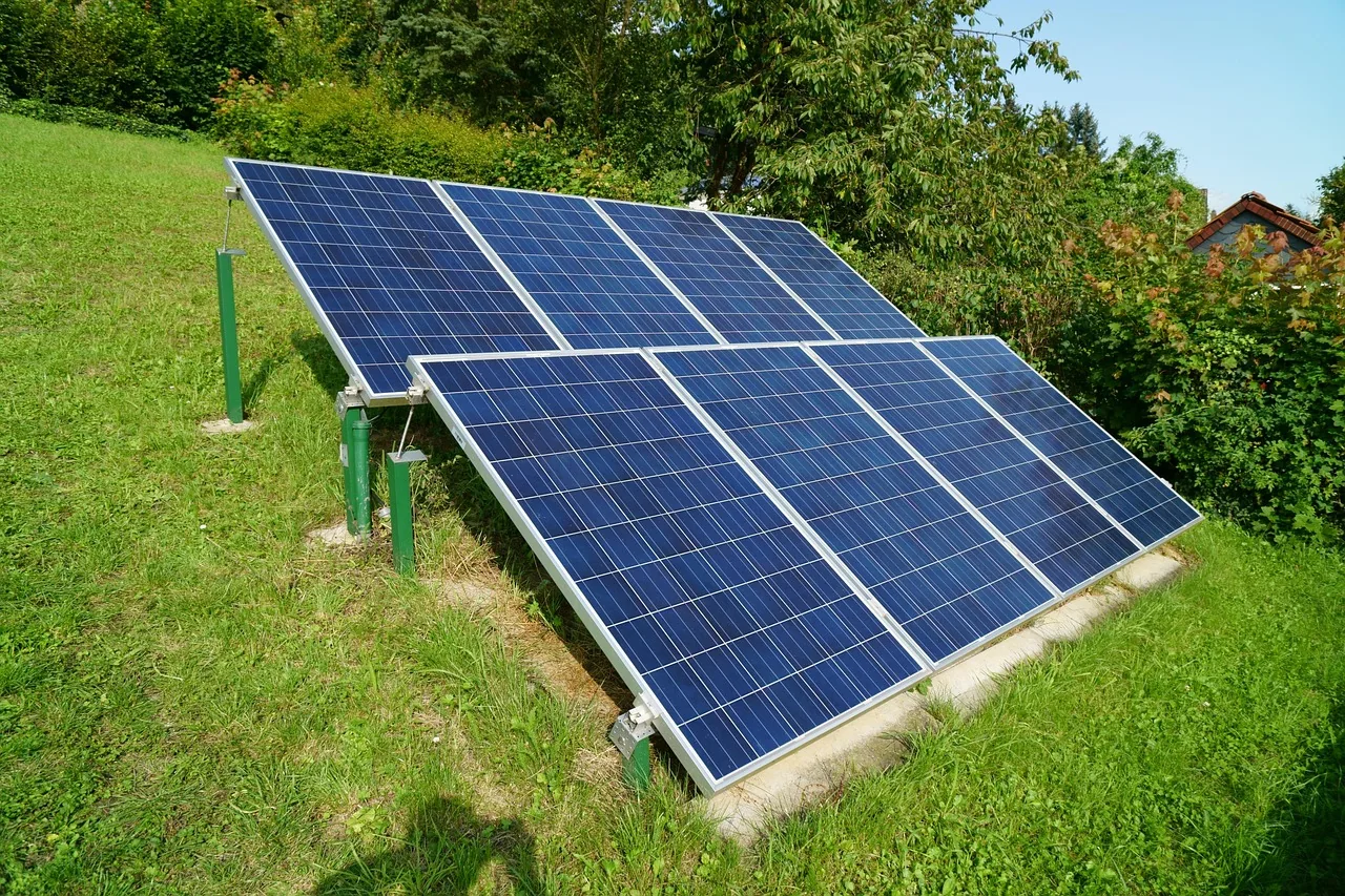 Global solar capacity tops 3TW on record 664GW additions in 2025