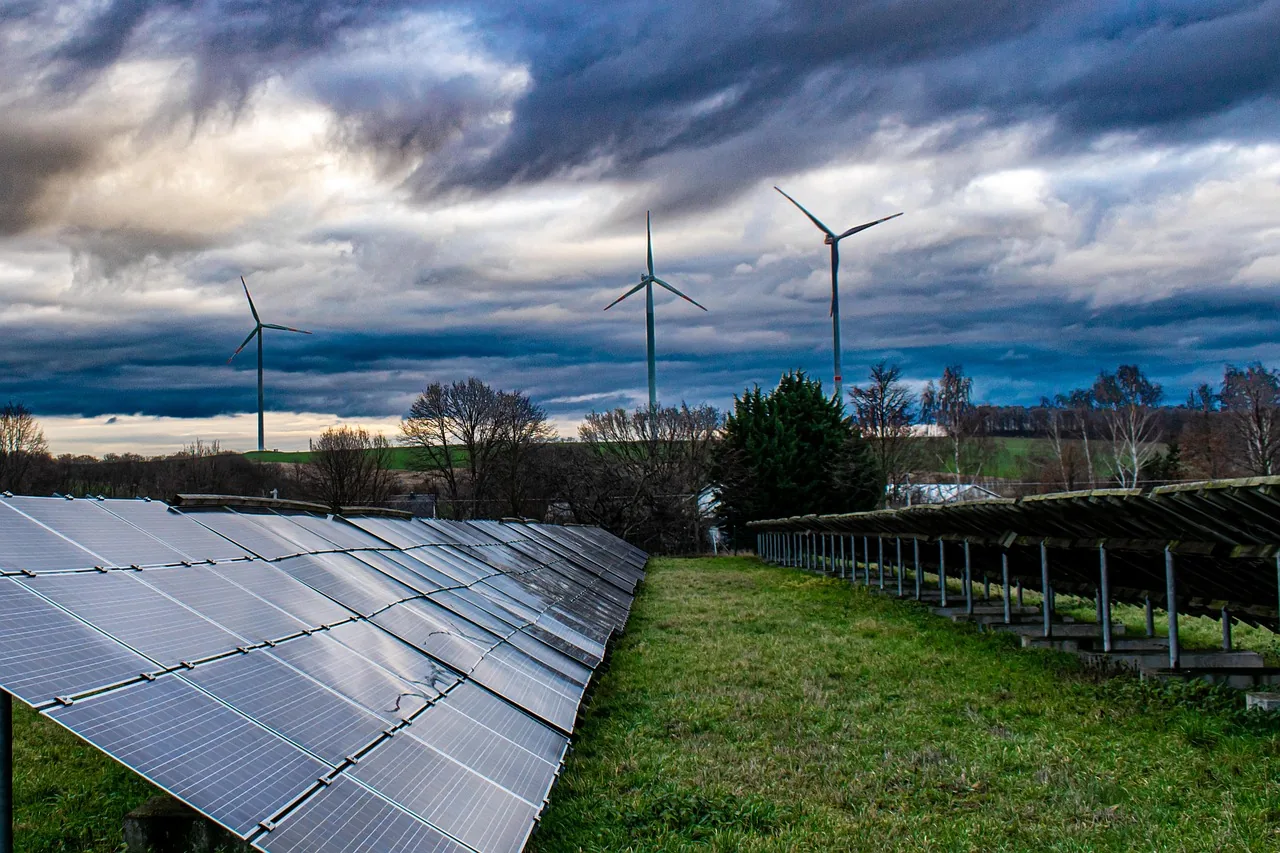 SEG Solar opens 4 GW Texas module plant, targets 10.6 GW by 2027