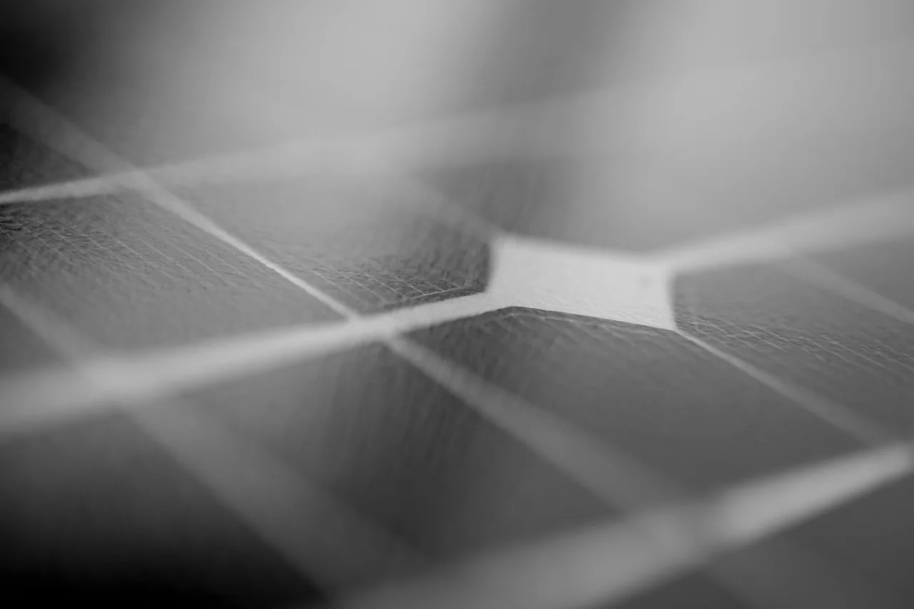 Oxford PV achieves 25.6% efficiency with perovskite-silicon tandem module